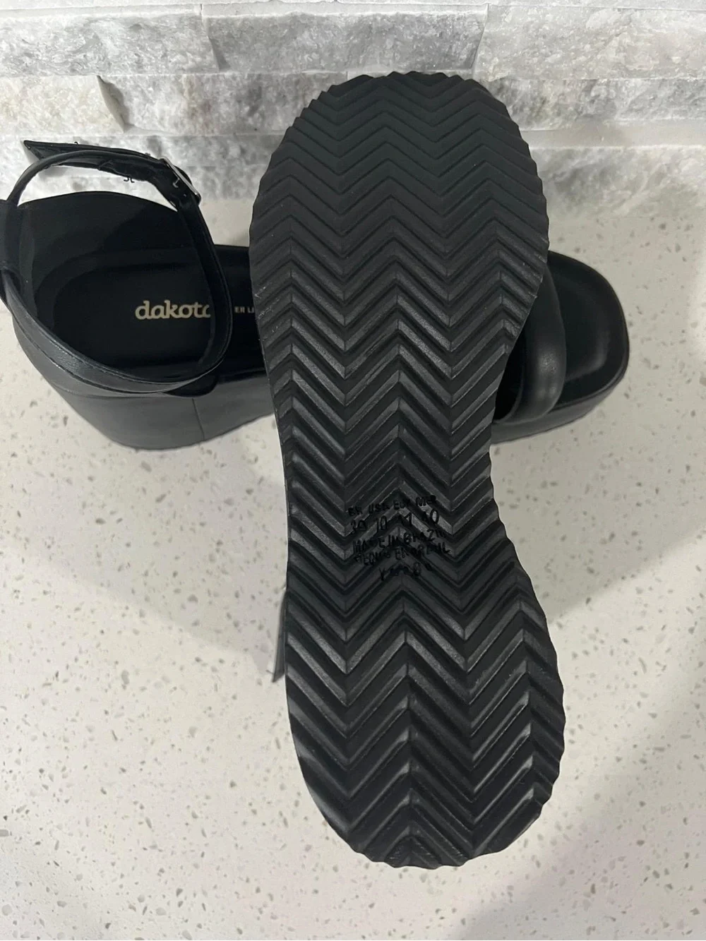 Dakota stylish black
